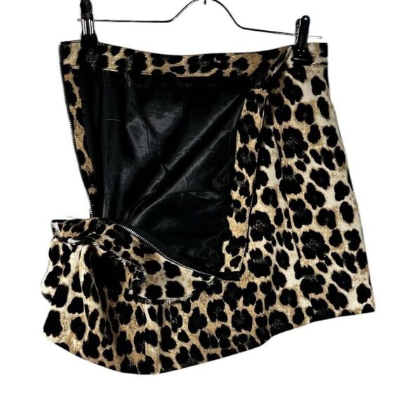 Zara Basic Collection Leopard Print Mini Skirt, Bold Statement Piece, Size M - Picture 5 of 10